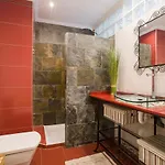 En Vivienda Gran Via בית אירוח